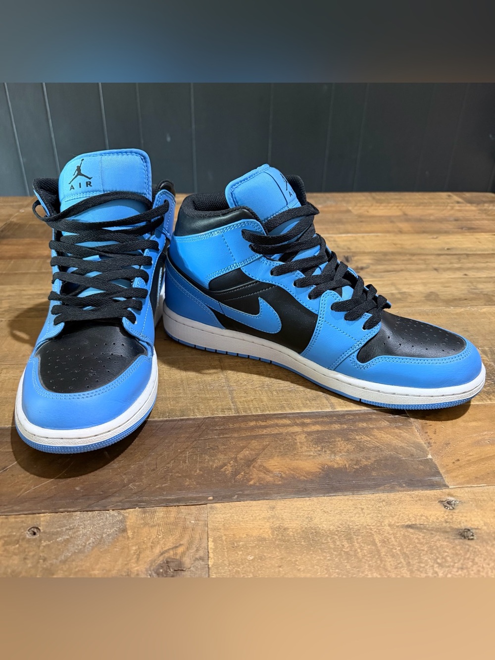 Jordan Air Retro High Top Sneakers - Black & Light Blue
